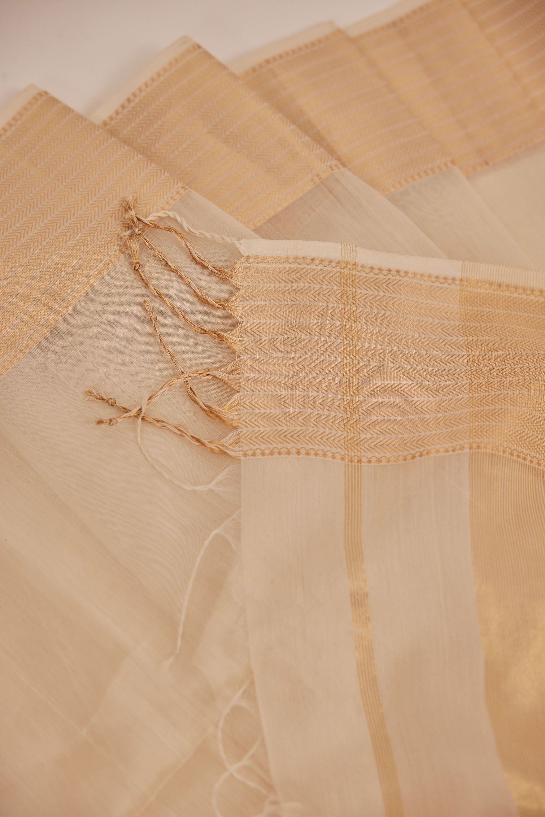 White Maheshwari Cotton Silk Saree with Gold Zari Border & Pallu